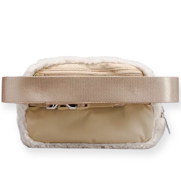 Lululemon Everywhere Fleece Belt Bag Extended Strap Natural Ivory/Trench - Picture 4 of 8